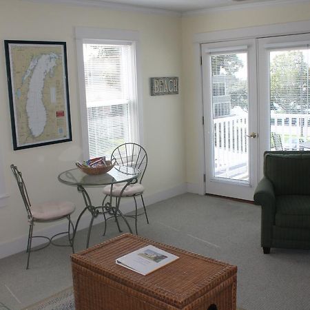 Captain'S Cottage Suites Grand Haven Habitación foto