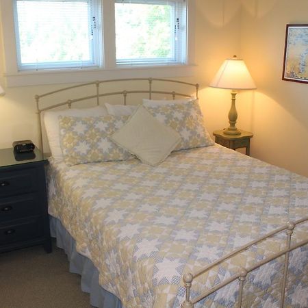 Captain'S Cottage Suites Grand Haven Habitación foto