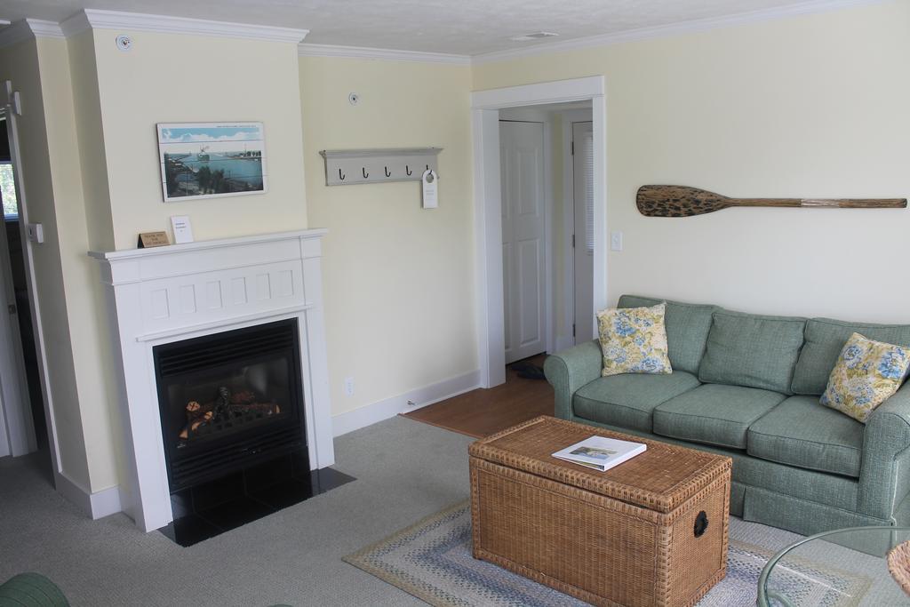 Captain'S Cottage Suites Grand Haven Habitación foto