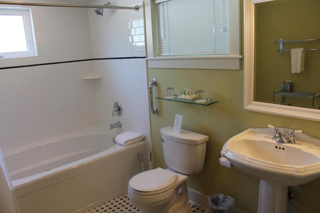 Captain'S Cottage Suites Grand Haven Habitación foto