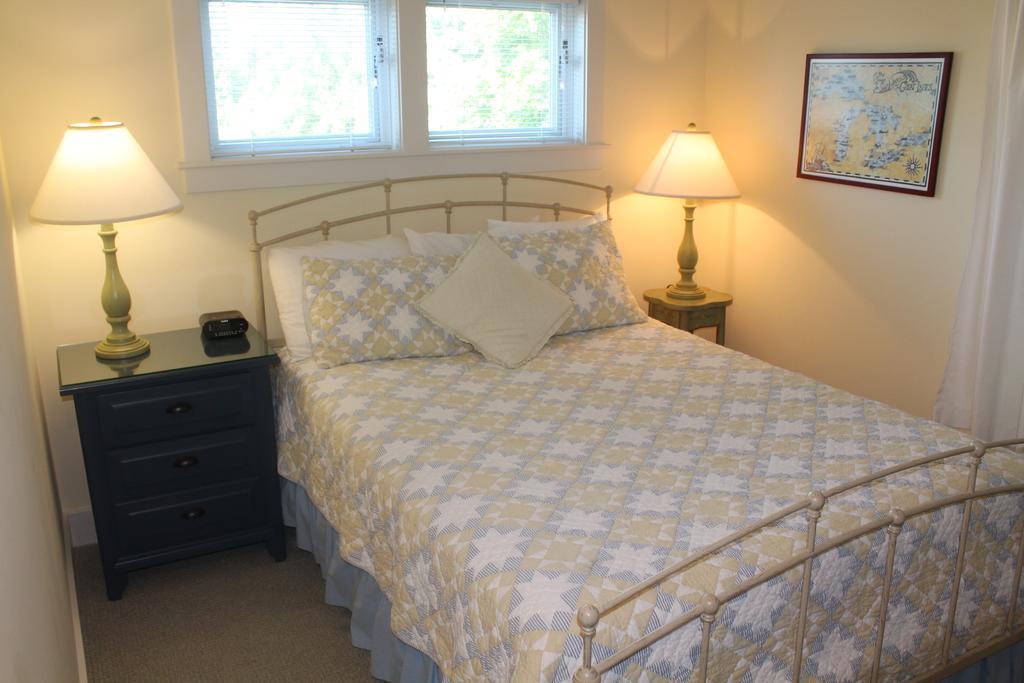Captain'S Cottage Suites Grand Haven Habitación foto