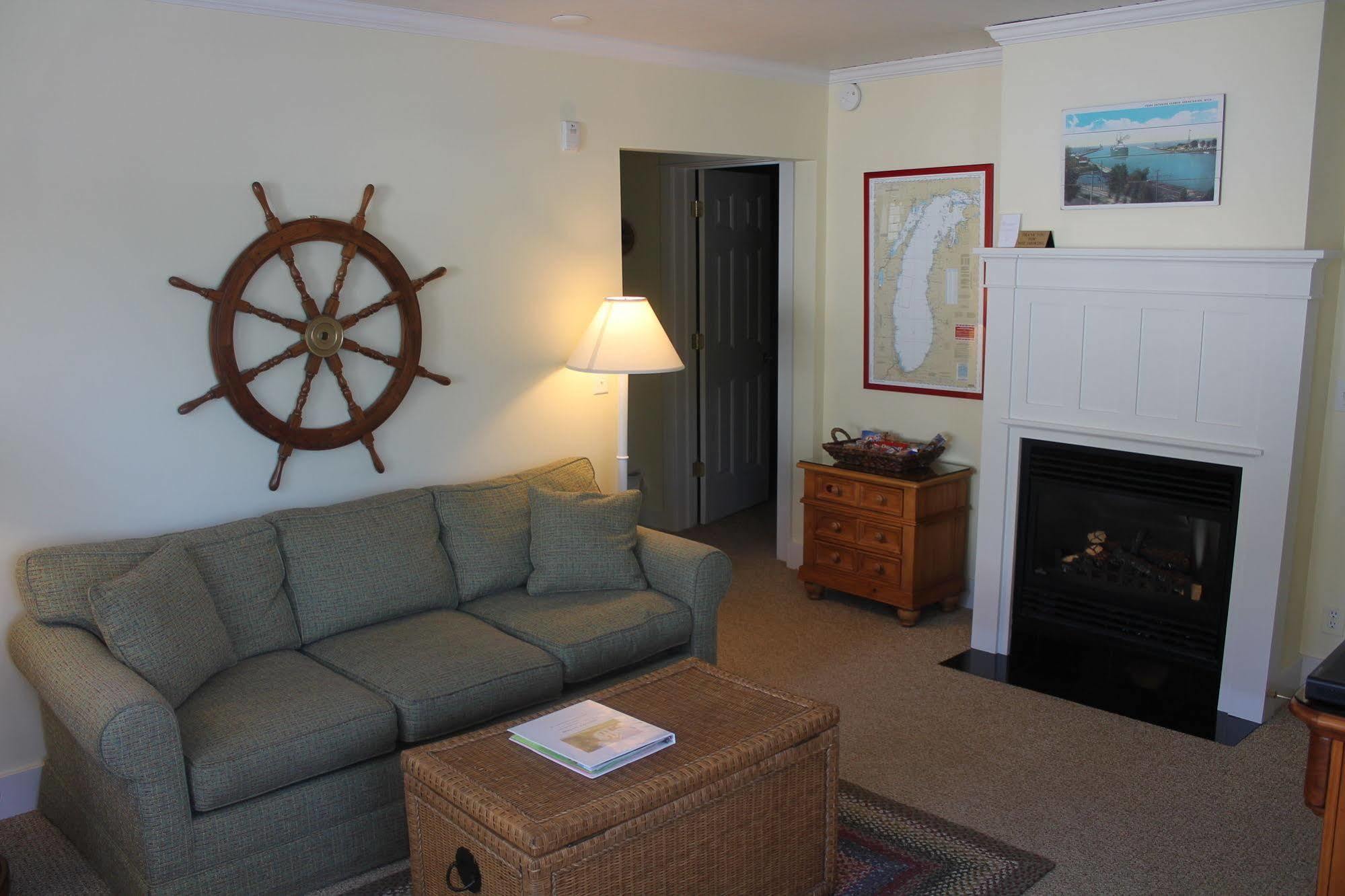 Captain'S Cottage Suites Grand Haven Exterior foto
