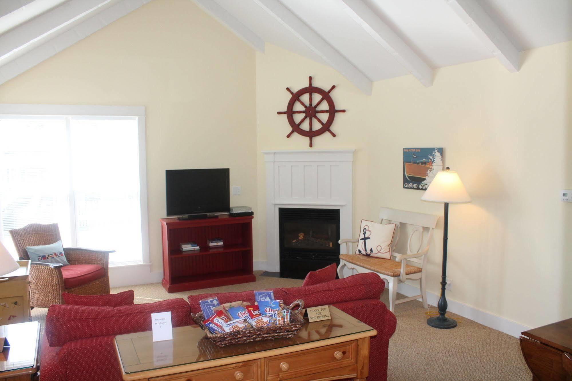 Captain'S Cottage Suites Grand Haven Exterior foto