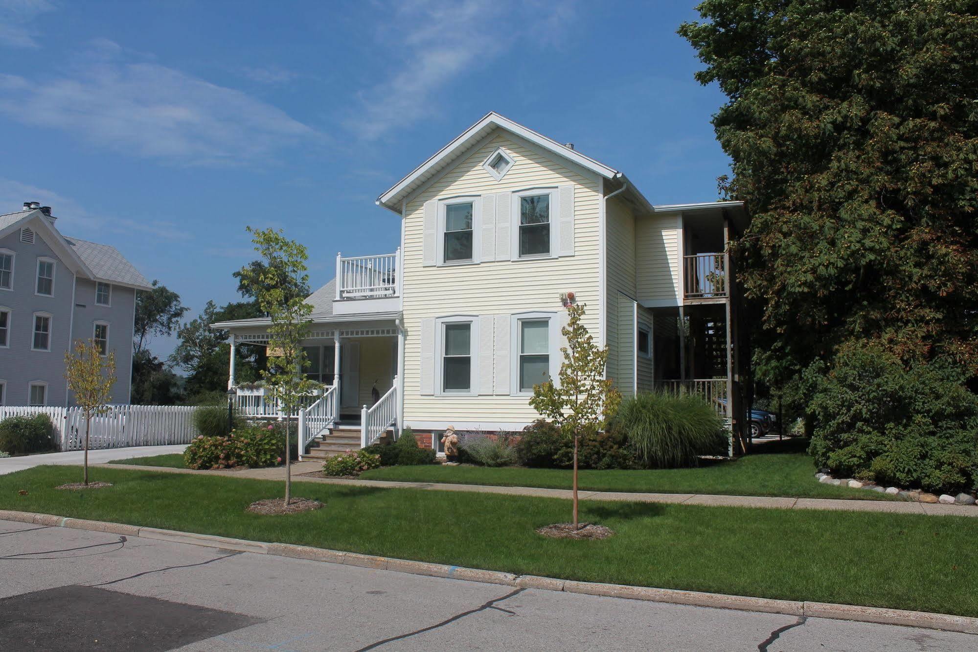 Captain'S Cottage Suites Grand Haven Exterior foto